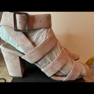 VIONIC like new BLUSH SUEDE strappy heels